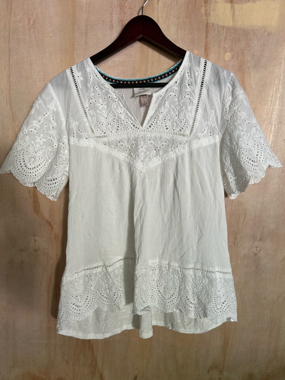 Knox Rose White Eyelet V-Neck Blouse